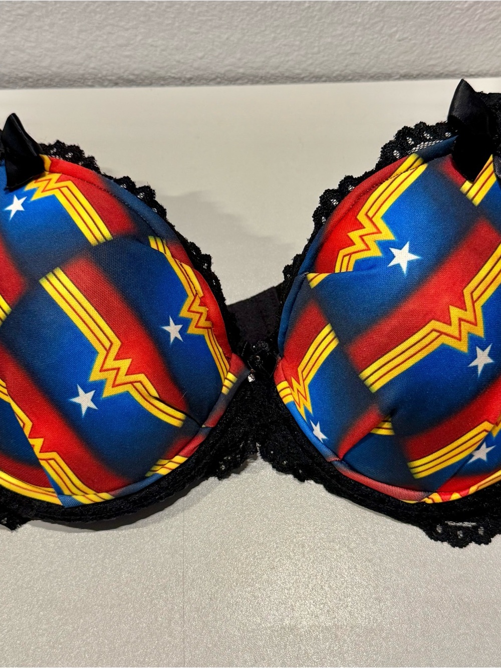 Graphic Red & Blue Lace Trim Push-Up Bra - Wonder Motif